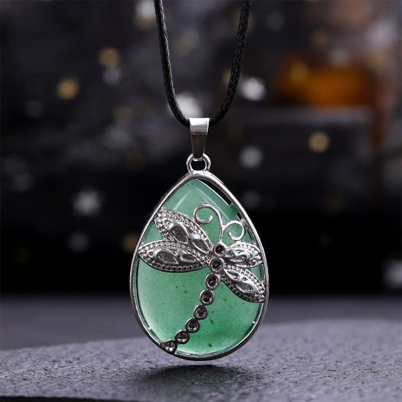 Buddha Stones Collana con intarsio a forma di goccia in avventurina verde naturale e cristallo a forma di libellula. - Avventurina verde naturale (il colore può variare) - image 1