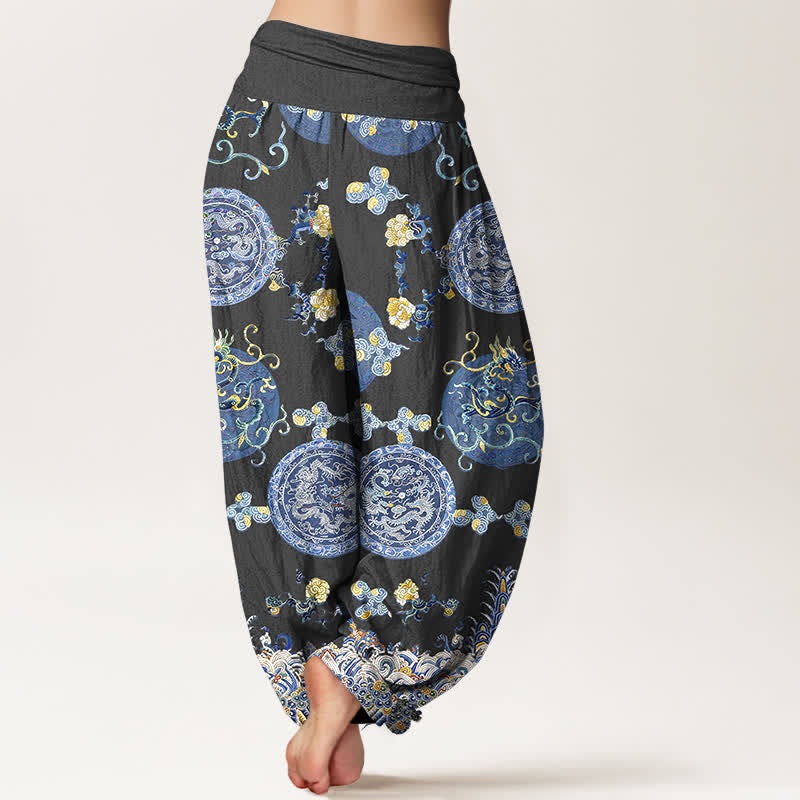 Buddha Stones Pantaloni harem da donna in cotone indaco con motivo a medaglione e drago, vita elasticizzata. - image 1