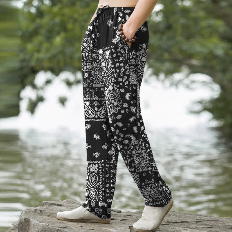 Buddha Stones Pantaloni da uomo affusolati in cotone con motivo patchwork paisley bianco e nero e tasche. - image 1