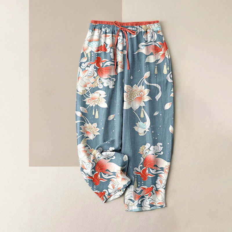 Buddha Stones Pantaloni da donna in puro cotone con elastico in vita e tasche, fantasia a loto rosso e carpe koi. - Azzurro chiaro - US16, UK/AU20, EU48 (3XL) - image 3