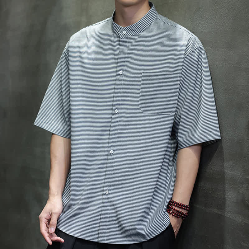 Buddha Stones Camicia da uomo estiva casual a maniche corte con colletto alla coreana e motivo a righe sottili. - image 14