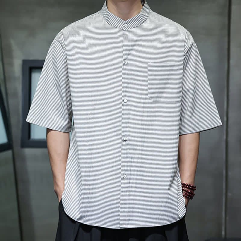 Buddha Stones Camicia da uomo estiva casual a maniche corte con colletto alla coreana e motivo a righe sottili. - image 5