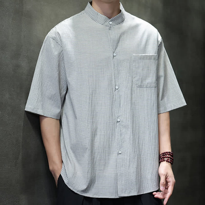 Buddha Stones Camicia da uomo estiva casual a maniche corte con colletto alla coreana e motivo a righe sottili. - image 6