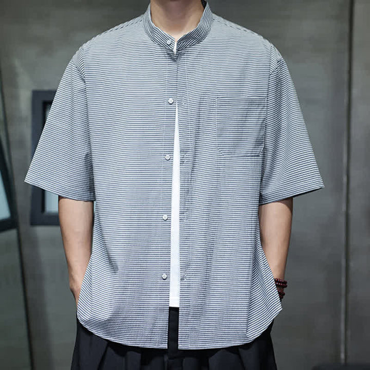Buddha Stones Camicia da uomo estiva casual a maniche corte con colletto alla coreana e motivo a righe sottili. - Azzurro chiaro - US/UK/AU46, EU56 (5XL) - image 8