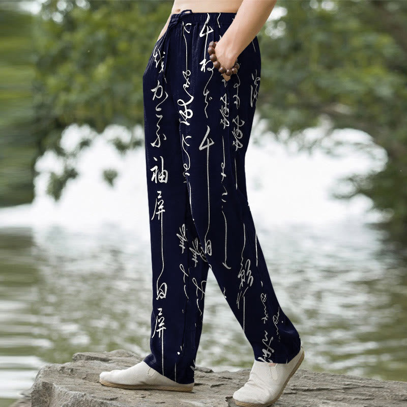 Buddha Stones Pantaloni da uomo affusolati in cotone bianco con motivo calligrafico e tasche. - image 1