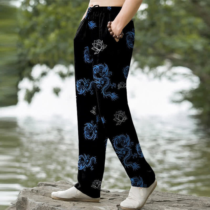 Buddha Stones Pantaloni affusolati da uomo in cotone con motivo drago e loto, con tasche. - image 1