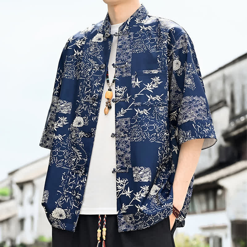 Buddha Stones Camicia da uomo a maniche a tre quarti con taschino sul petto, modello Summer Tang Style con bottoni a rana, stampa floreale, foglie e farfalle. - Blu mezzanotte - US/UK/AU46, EU56 (5XL) - image 6