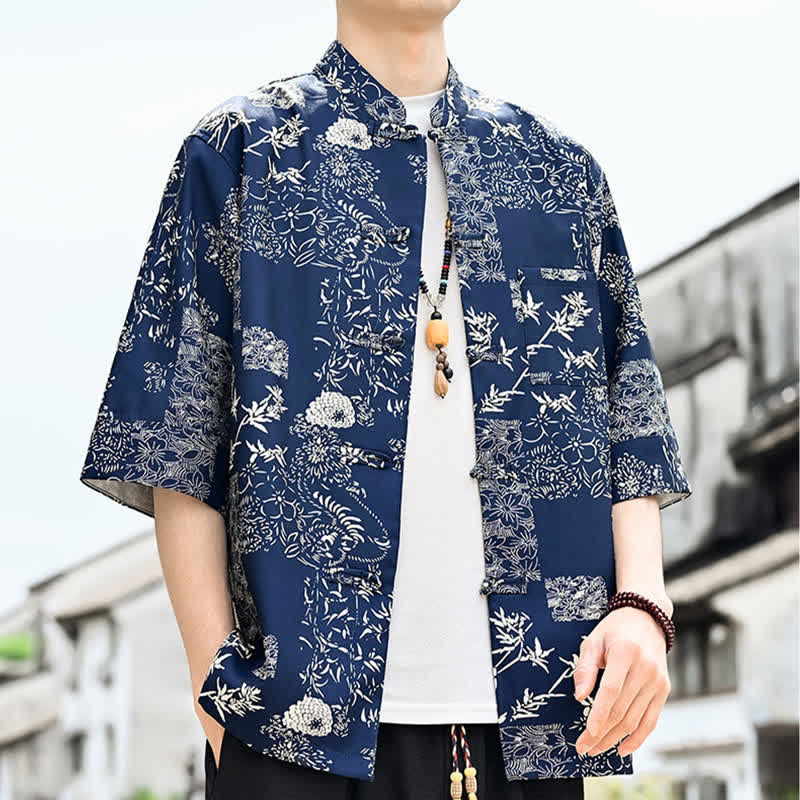 Buddha Stones Camicia da uomo a maniche a tre quarti con taschino sul petto, modello Summer Tang Style con bottoni a rana, stampa floreale, foglie e farfalle. - image 12