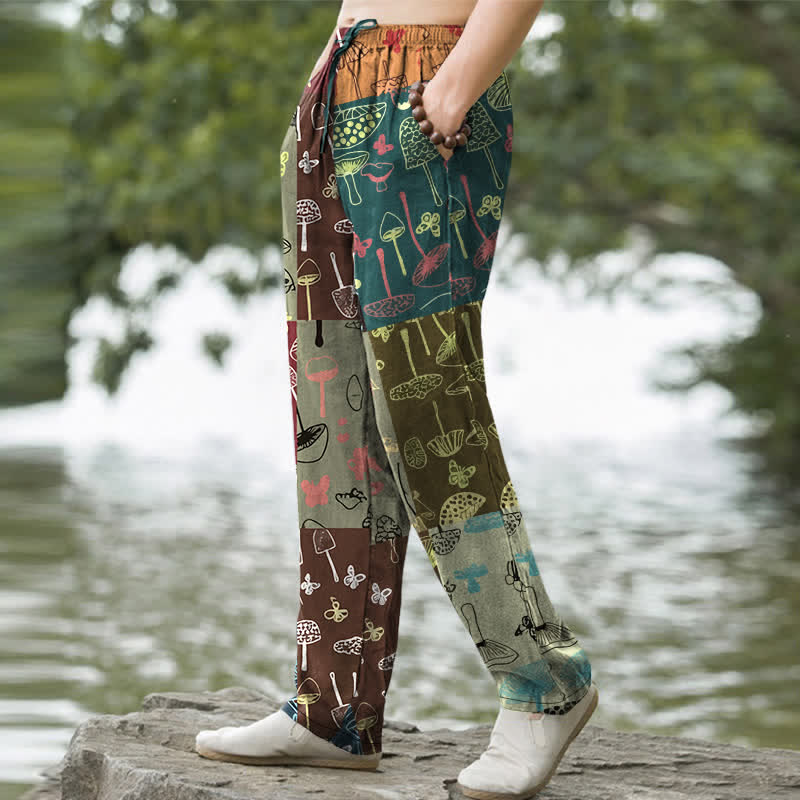 Buddha Stones Pantaloni da uomo affusolati in cotone con motivo botanico a funghi e tasche. - image 1