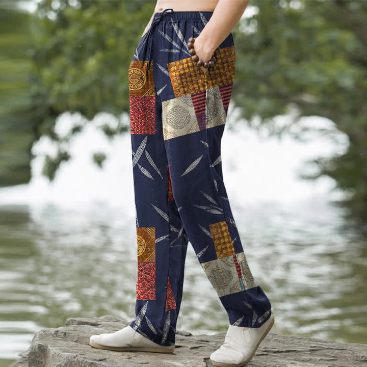 Buddha Stones Pantaloni da uomo affusolati in cotone stile bohémien con motivo a foglie patchwork e tasche. - image 1