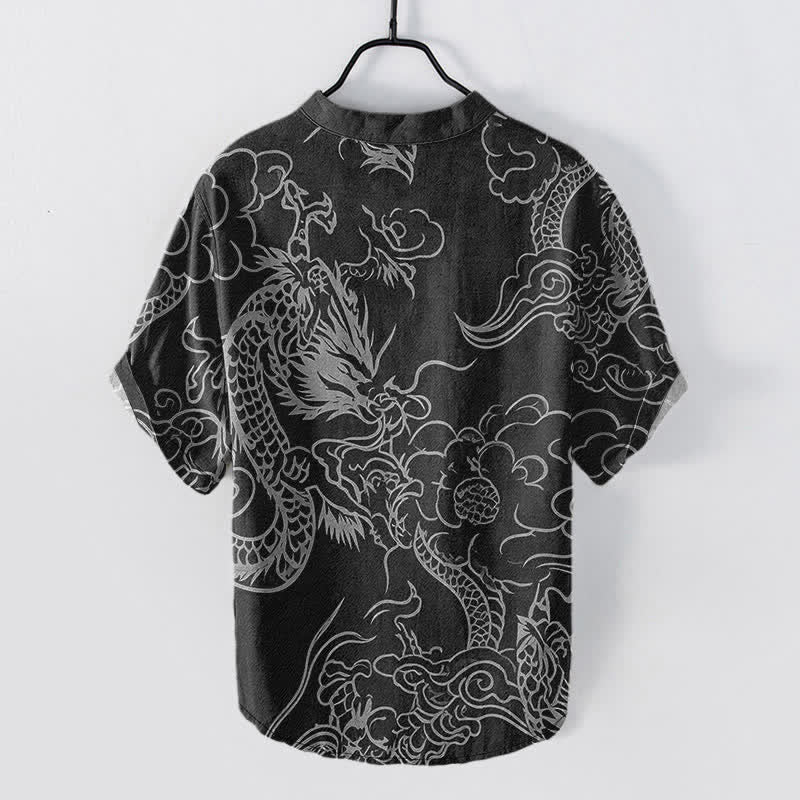 Buddha Stones Camicia da uomo a maniche corte con mezza abbottonatura, in cotone bianco con motivo drago e nuvole. - image 8