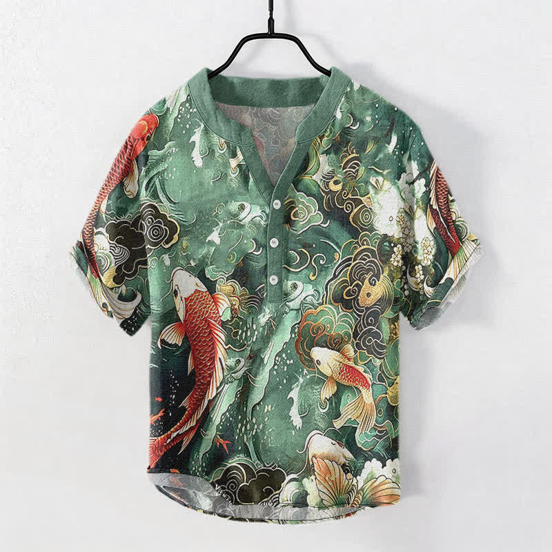 Buddha Stones Camicia da uomo a maniche corte con mezza abbottonatura e motivo a onde di pesci koi in cotone. - Verde mare medio - US/UK/AU50, EU60 (5XL) - image 0