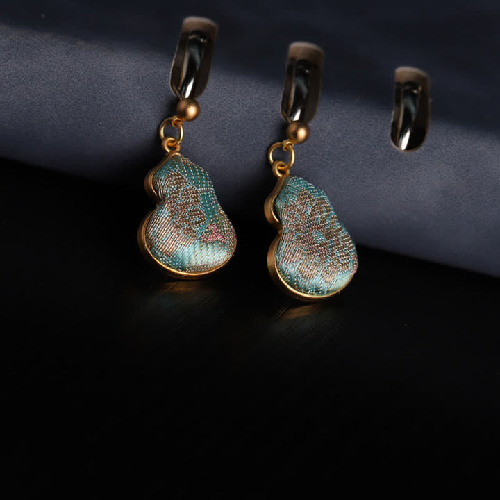 Buddha Stones Orecchini pendenti artigianali a forma di zucca in broccato Song, con scritta "Blessing floreale". - image 3
