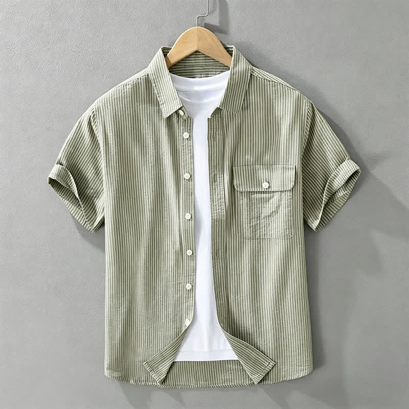 Buddha Stones Camicia da uomo estiva casual a maniche corte in cotone a righe con bottoni e taschino decorativo. - Verde Mare Scuro - US/UK/AU42, EU52 (3XL) - image 0
