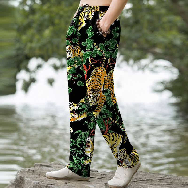 Buddha Stones Pantaloni da uomo affusolati con tasche, in cotone con stampa tigre nella giungla. - image 1