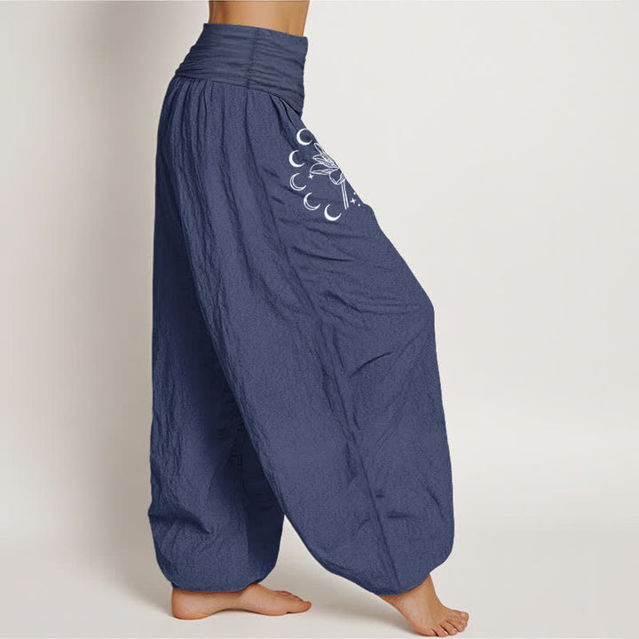 Buddha Stones Pantaloni harem da donna in puro cotone con motivo a loto e fasi lunari, con elastico in vita. - image 6