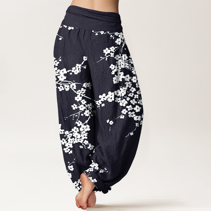 Buddha Stones Pantaloni harem da donna in puro cotone con motivo a rami fioriti bianchi e vita elasticizzata. - image 9