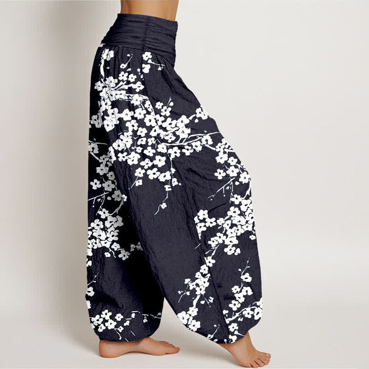 Buddha Stones Pantaloni harem da donna in puro cotone con motivo a rami fioriti bianchi e vita elasticizzata. - image 10