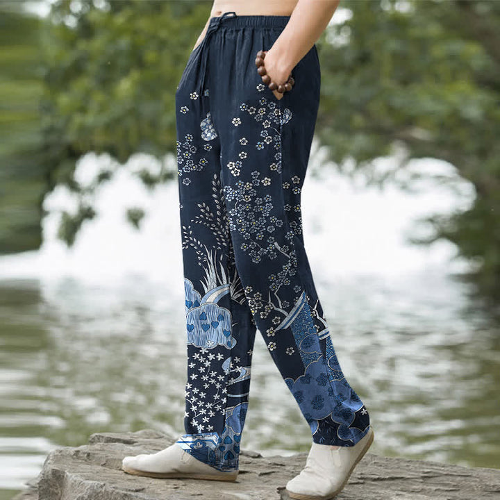 Buddha Stones Pantaloni da uomo affusolati in cotone bianco con fantasia floreale e nuvole, con tasche. - image 1