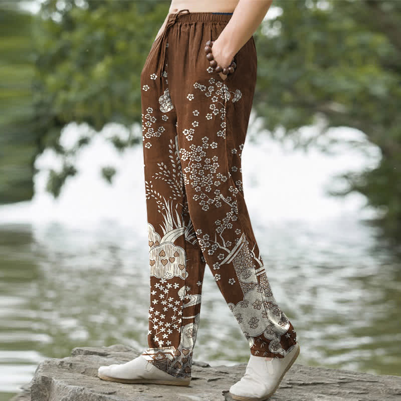 Buddha Stones Pantaloni da uomo affusolati in cotone bianco con fantasia floreale e nuvole, con tasche. - image 5