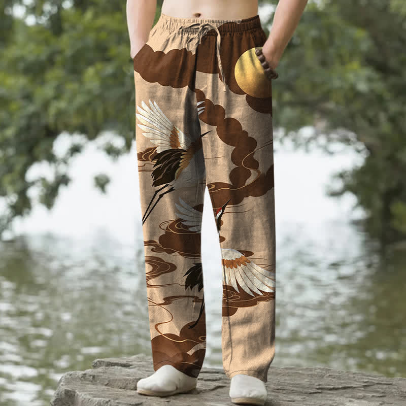 Buddha Stones Pantaloni da uomo affusolati con tasche, in cotone bianco con stampa di una gru che insegue il sole. - Legno robusto - US/UK/AU50, EU60 (5XL) - image 6
