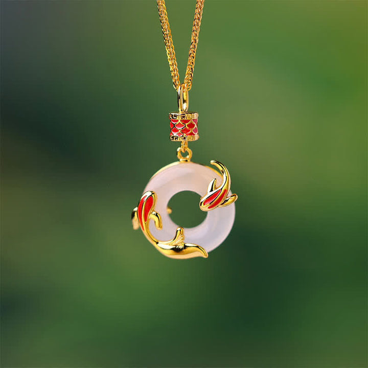 Buddha Stones Collana rotonda con fibbia a forma di pesce koi in calcedonio bianco, simbolo di successo e pace. - image 3
