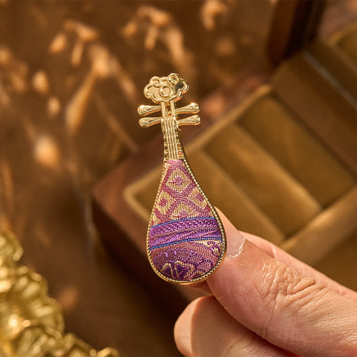 Buddha Stones Spilla cinese Song Brocade a forma di Guqin, realizzata a mano, con armonia floreale. - Canzone Brocade (Prosperità♥Armonia) - image 0