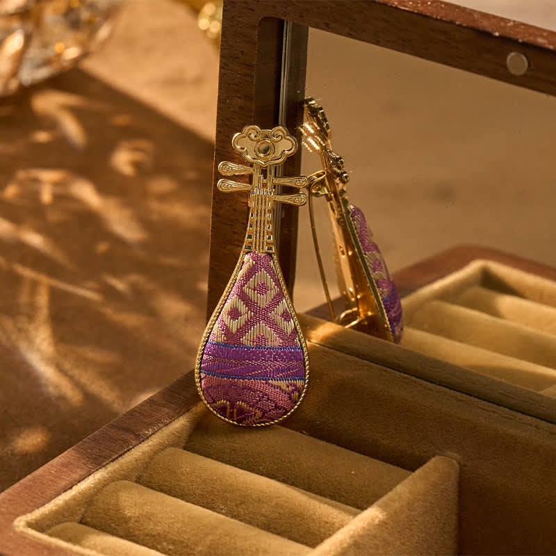 Buddha Stones Spilla cinese Song Brocade a forma di Guqin, realizzata a mano, con armonia floreale. - image 1