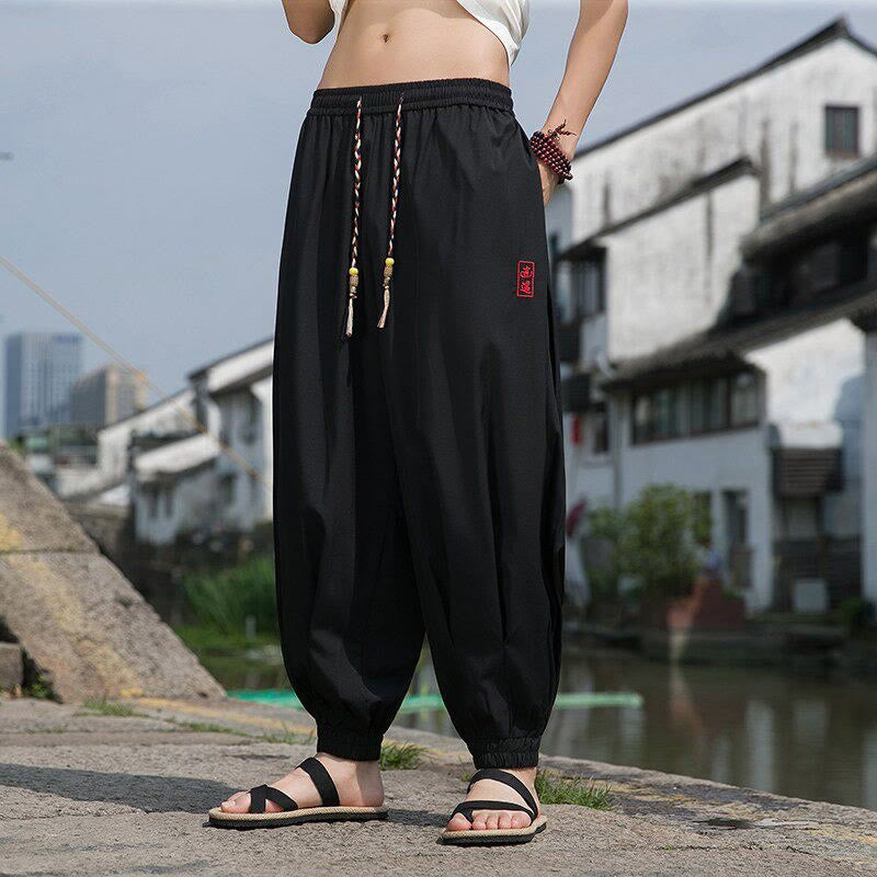 Buddha Stones Pantaloni estivi casual con coulisse e ricami di caratteri cinesi, pantaloni harem da uomo con tasche. - Nero - US/UK/AU46, EU56 (5XL) - image 1