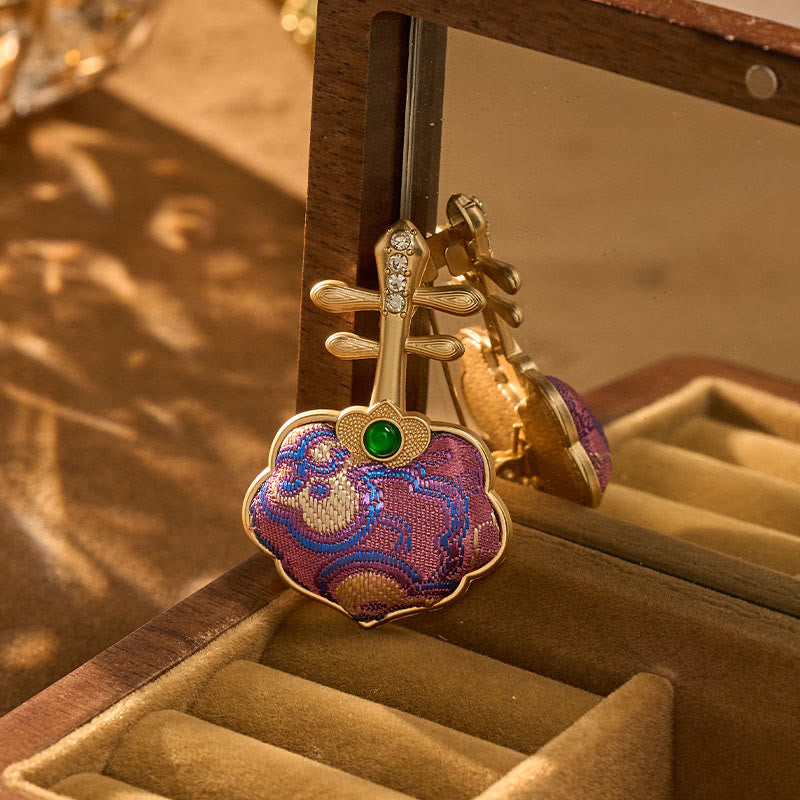 Buddha Stones Spilla energetica a forma di pipa viola, realizzata a mano in broccato Song Brocade - image 3