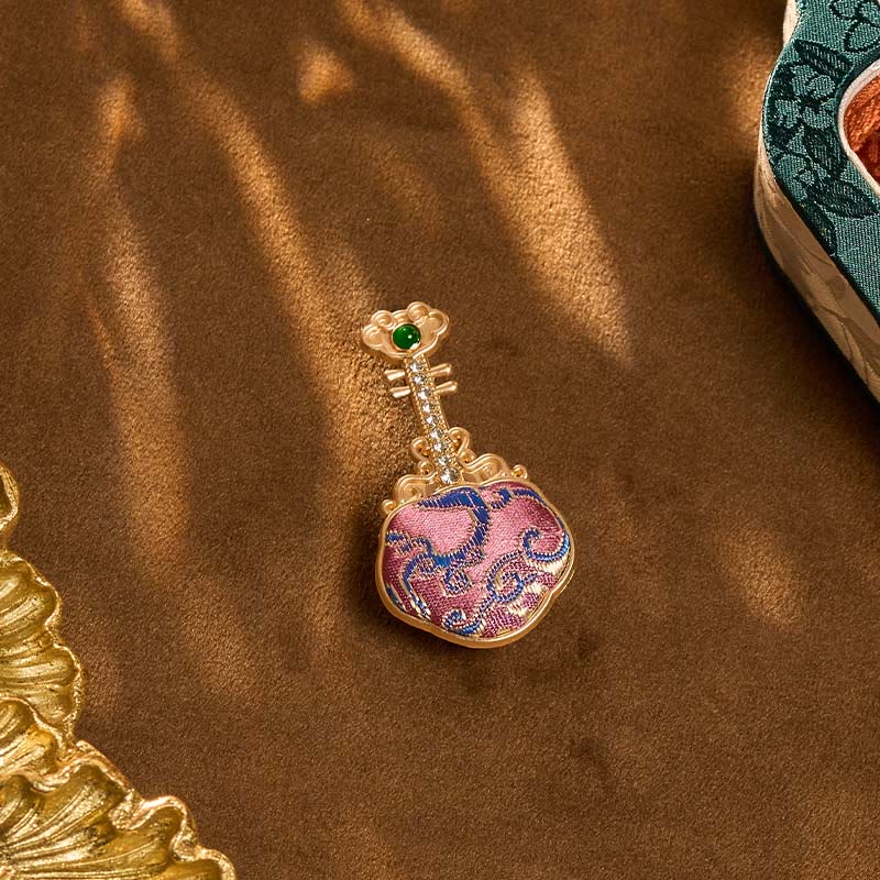 Buddha Stones Spilla energetica a forma di pipa viola, realizzata a mano in broccato Song Brocade - image 8