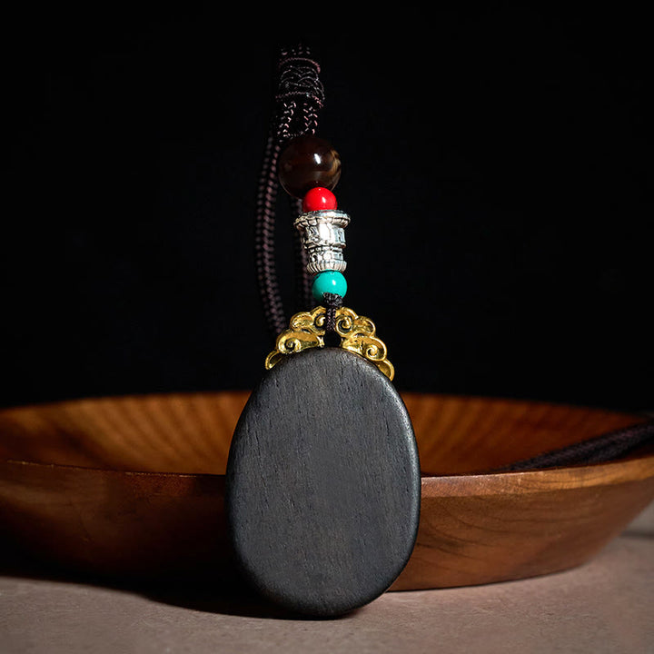 Buddha Stones Collana ovale tribale fatta a mano in legno di ebano con scritta "Saggezza" - image 2