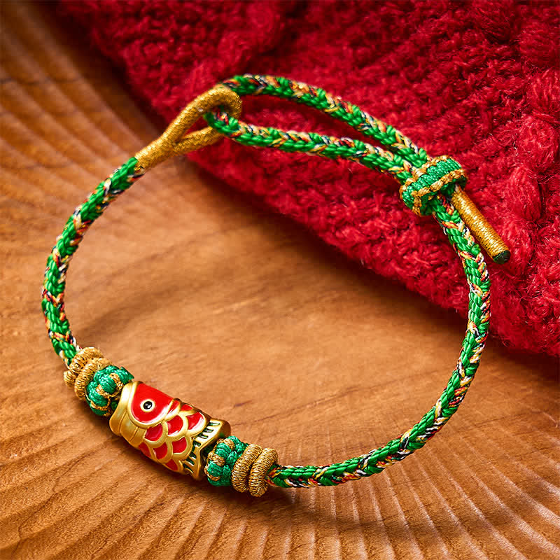Buddha Stones Braccialetto portafortuna con pesci koi, realizzato a mano con cordino intrecciato. - Verde con accessorio a forma di pesce koi - image 0
