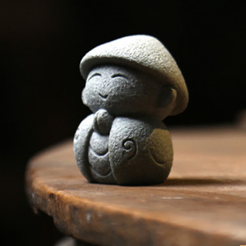 Buddha Stones Piccola statua in resina del Buddha Ksitigarbha in preghiera, raffigurante la compassione e la meditazione. - image 3