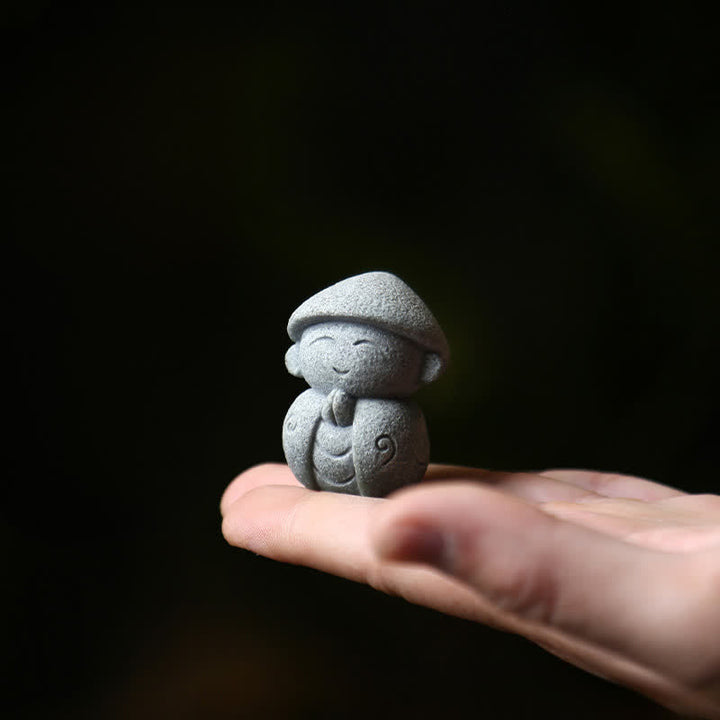 Buddha Stones Piccola statua in resina del Buddha Ksitigarbha in preghiera, raffigurante la compassione e la meditazione. - image 5