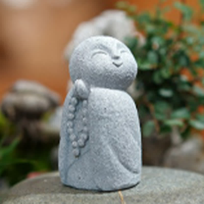 Buddha Stones Piccola statua in resina del Buddha Ksitigarbha in preghiera, raffigurante la compassione e la meditazione. - image 16
