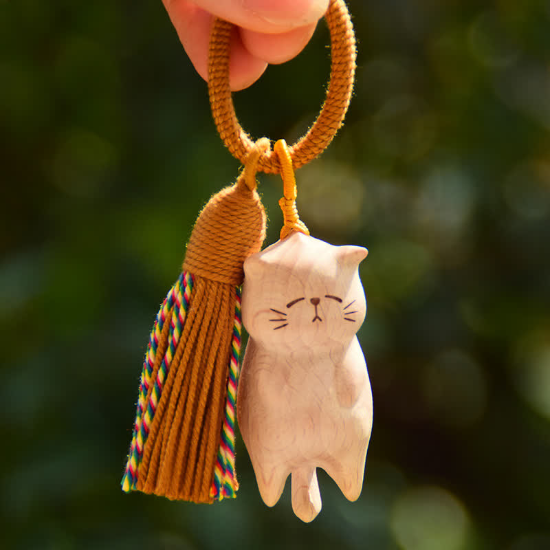 Buddha Stones Portachiavi con ciondolo a forma di gatto in legno di faggio con nappina. - Ciondolo a forma di gatto sdraiato con cordino giallo - Legno di faggio (Chiarezza ♥ Energia di radicamento) - image 0