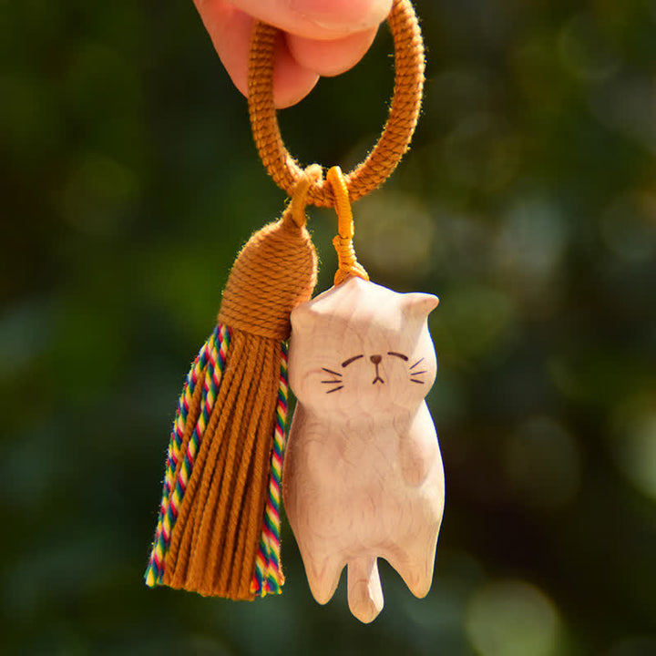 Buddha Stones Portachiavi con ciondolo a forma di gatto in legno di faggio con nappina. - Ciondolo a forma di gatto sdraiato con cordino giallo - Legno di faggio (Chiarezza ♥ Energia di radicamento) - image 0