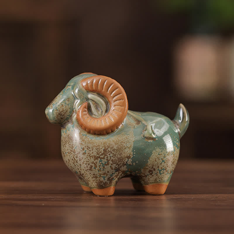 Buddha Stones Decorazione con animale carino in ceramica a smalto cotto in forno, simbolo dello zodiaco cinese (Ariete) e della prosperità. - Statuetta di ariete verde maculato - image 3