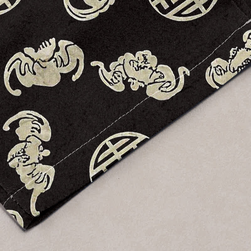 Buddha Stones Pantaloni da uomo affusolati con tasche, modello Longevity Cloud Round Emblem in cotone. - image 2