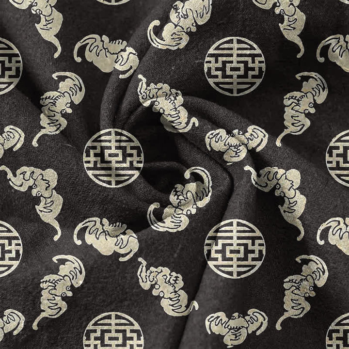 Buddha Stones Pantaloni da uomo affusolati con tasche, modello Longevity Cloud Round Emblem in cotone. - image 3