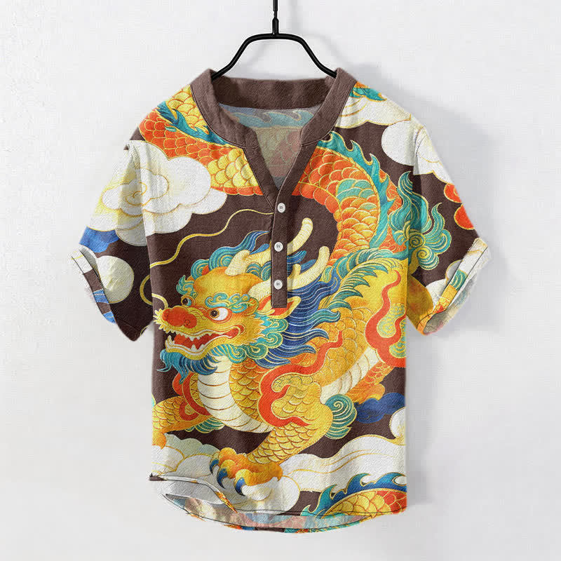 Buddha Stones Camicia da uomo a maniche corte con mezzo bottone, in cotone, con motivo drago dorato e nuvole di buon auspicio. - Marrone sella - US/UK/AU50, EU60 (5XL) - image 0
