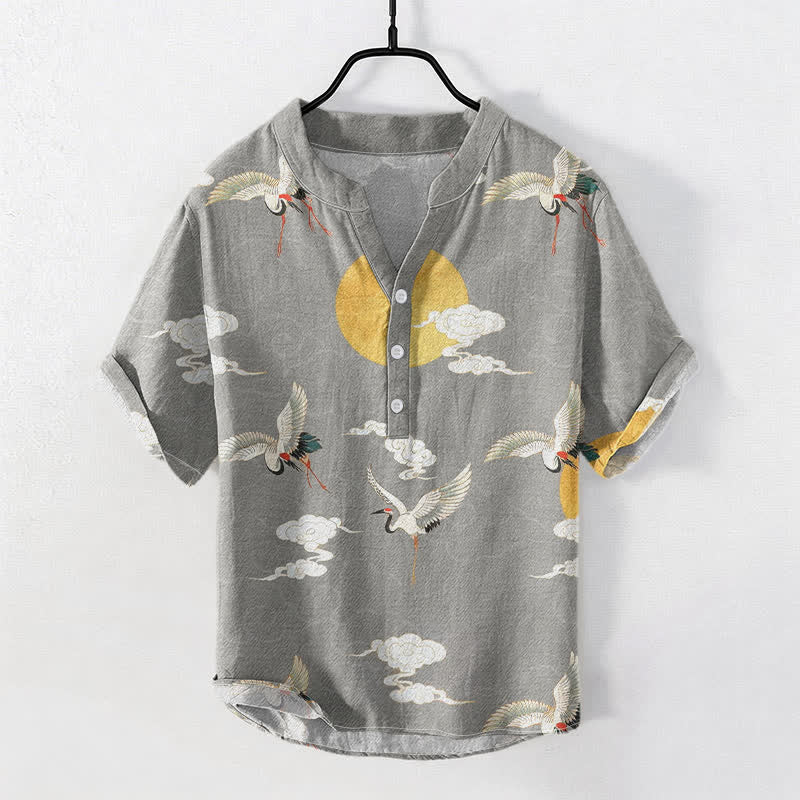 Buddha Stones Camicia da uomo a maniche corte con mezza abbottonatura, in cotone, con motivo gru, nuvole e sole. - Grigio chiaro - US/UK/AU50, EU60 (5XL) - image 0
