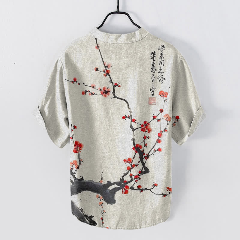 Buddha Stones Camicia da uomo a maniche corte con mezzo bottone, in cotone, con motivo a ramo di pruno in fiore e calligrafia. - image 1