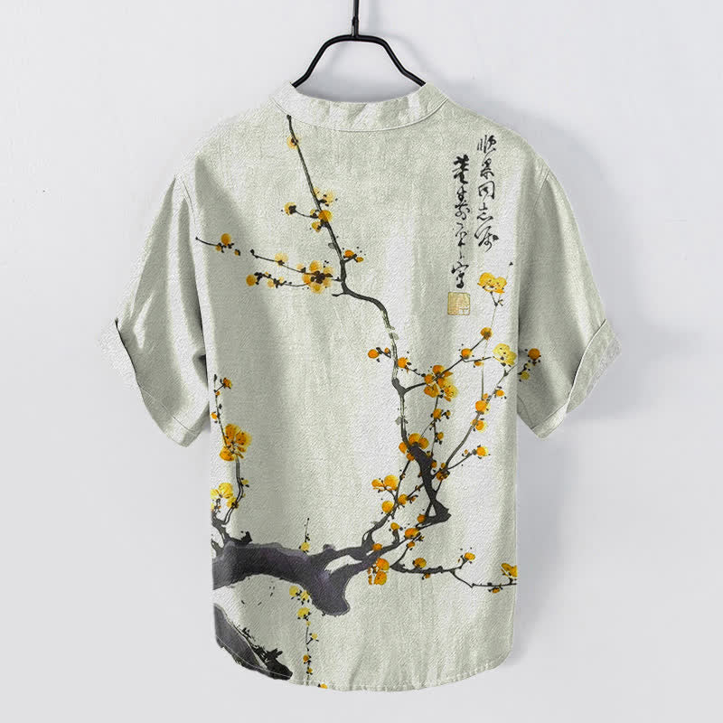 Buddha Stones Camicia da uomo a maniche corte con mezzo bottone, in cotone, con motivo a ramo di pruno in fiore e calligrafia. - image 4