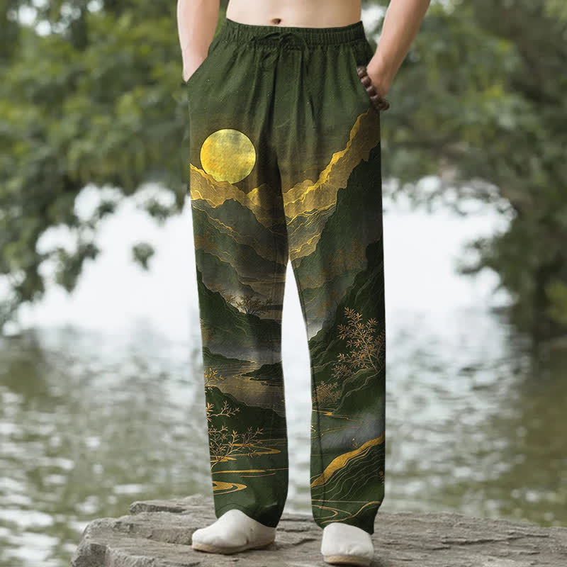 Buddha Stones Pantaloni da uomo affusolati in cotone con motivo "Montagna dorata all'alba" e tasche. - Verde oliva scuro - US/UK/AU50, EU60 (5XL) - image 0