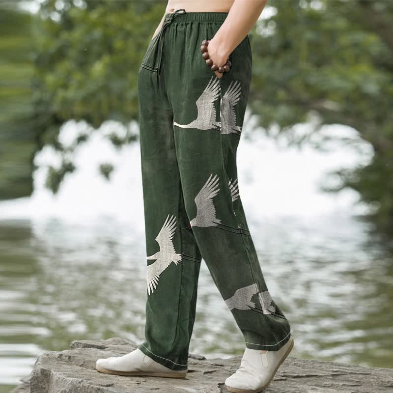 Buddha Stones Pantaloni da uomo affusolati in cotone bianco con stampa di gru volanti e tasche. - image 1