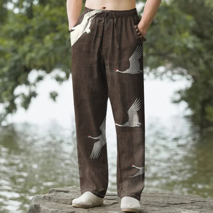 Buddha Stones Pantaloni da uomo affusolati in cotone bianco con stampa di gru volanti e tasche. - Marrone sella - US/UK/AU50, EU60 (5XL) - image 4