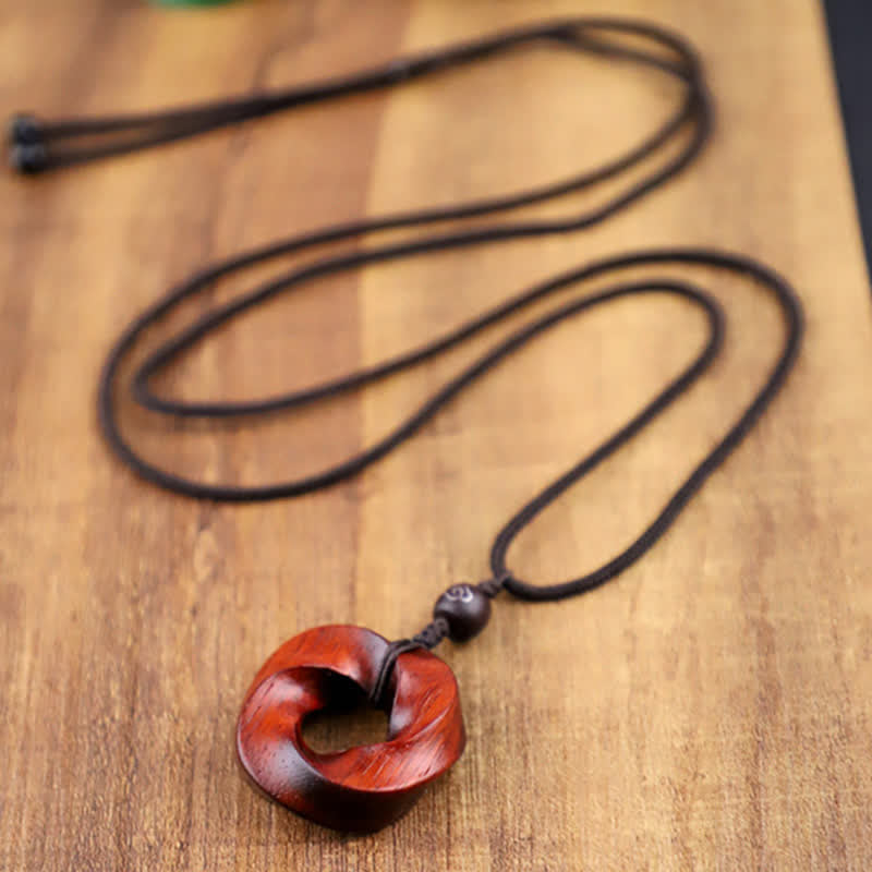Buddha Stones Collana con ciondolo a forma di nodo infinito e corda dell'eternità in legno di sandalo rosso - image 8