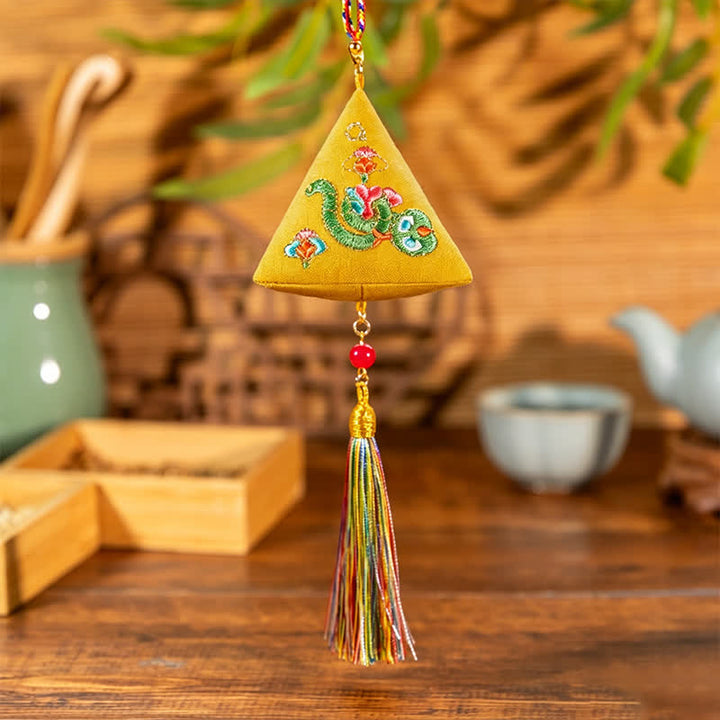 Buddha Stones Ricamo Zongzi Triangolo Scorpione Simpatico Animale Decorazione - Serpente giallo-verde - image 9